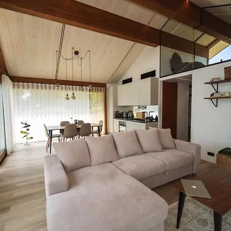 Holiday home View Odyl Off-grid House With Sauna And Hot-tub *
